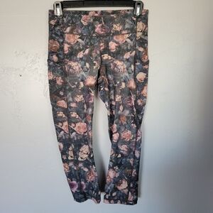 Lululemon Women's 6 Speed Up Cropped Capri Leggings Grey Pink Rose Floral Print